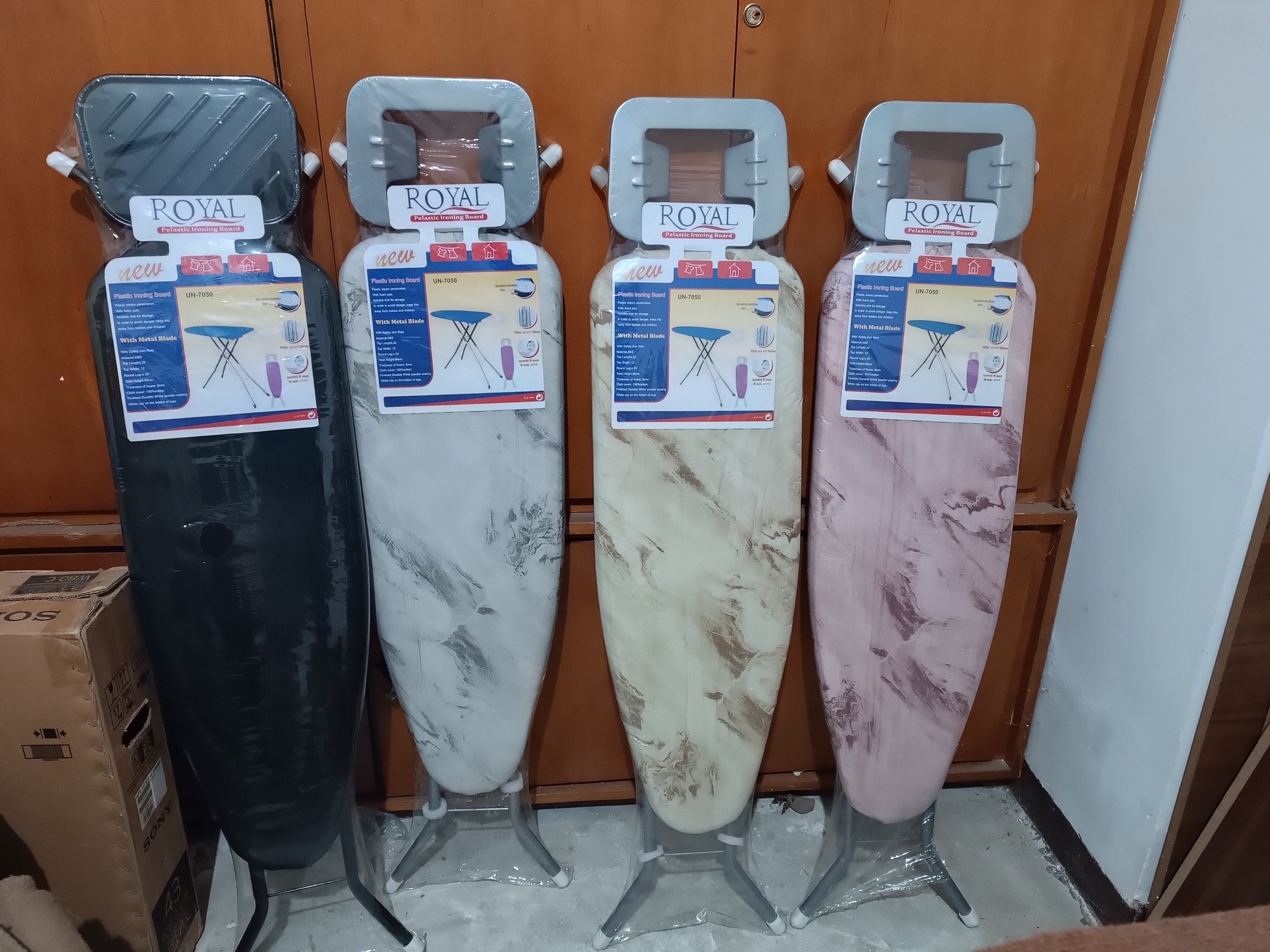 میز اتو پایه بلند پریز دار رویال